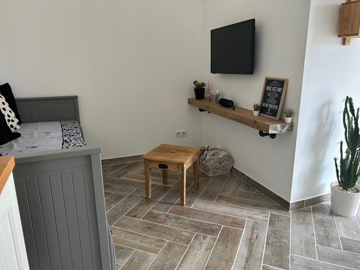 Apartment Dans - Jardin Privatif . *